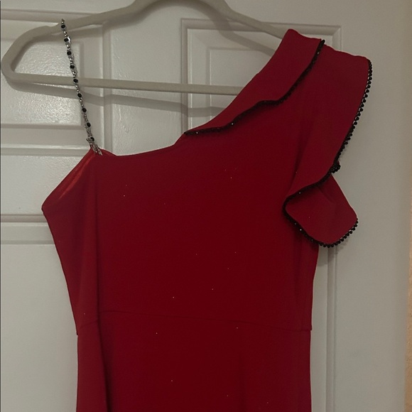 Chic One-Shoulder Red Dress - Picture 6 of 12